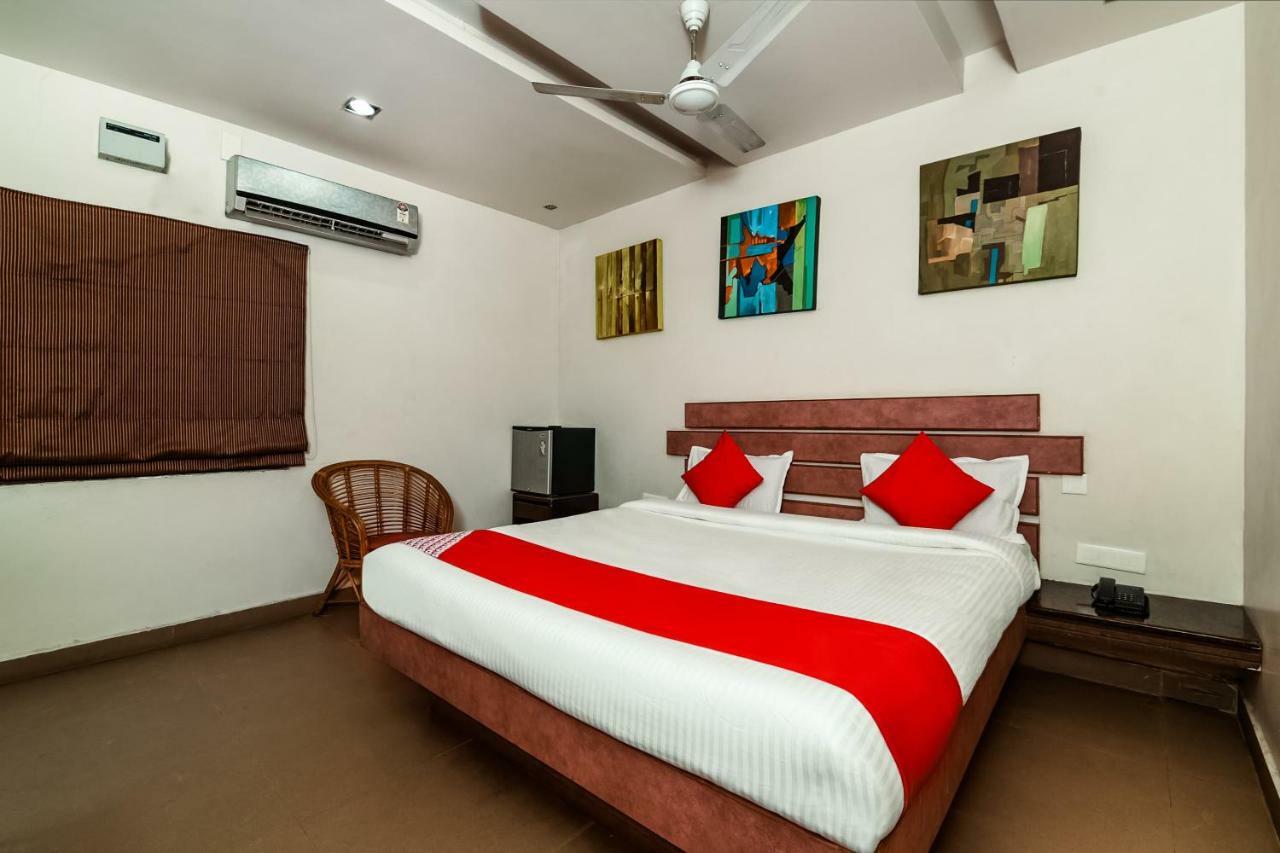 Oyo 28856 Manjeera Inn Visakhapatnam Esterno foto