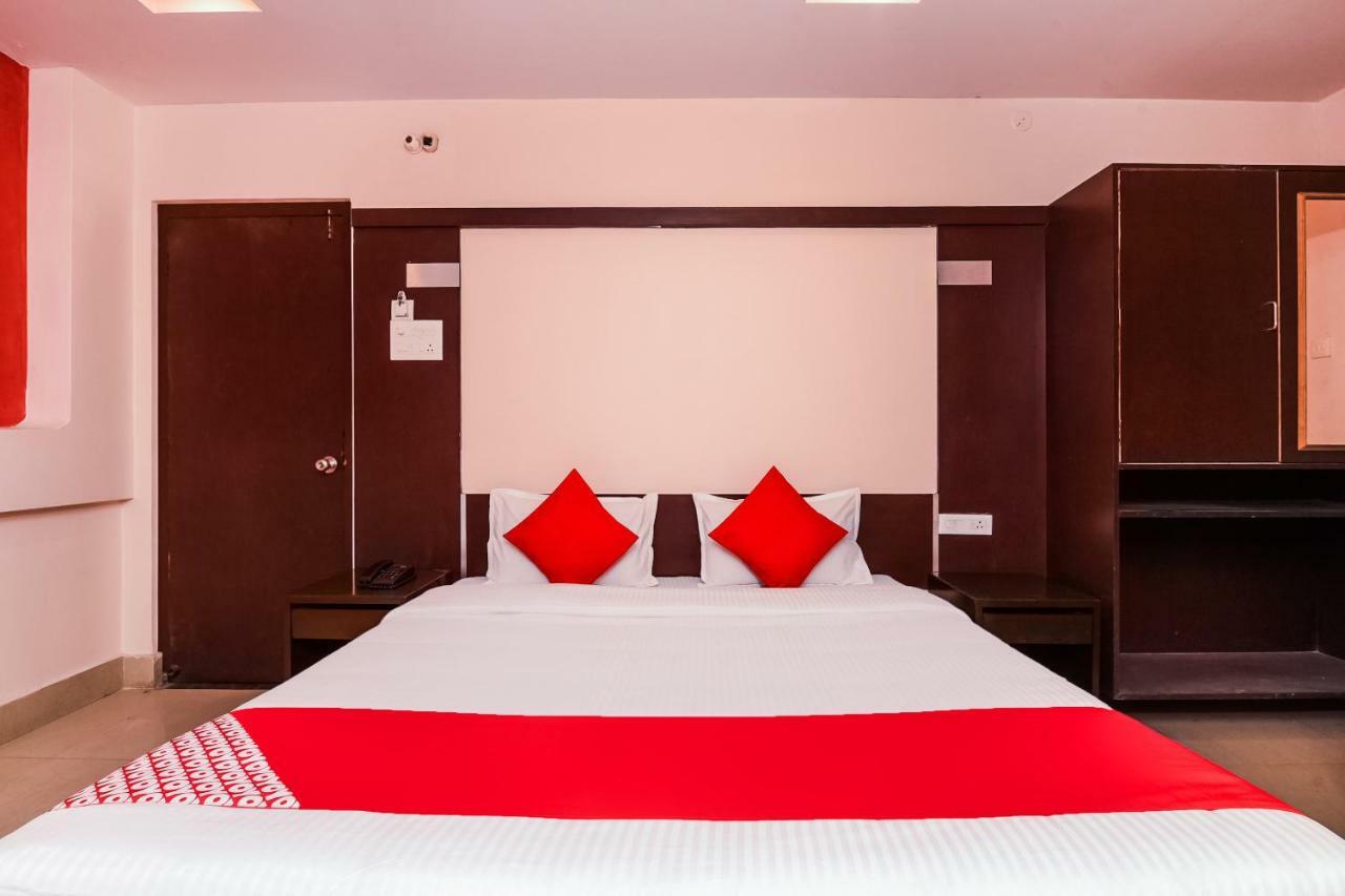 Oyo 28856 Manjeera Inn Visakhapatnam Esterno foto