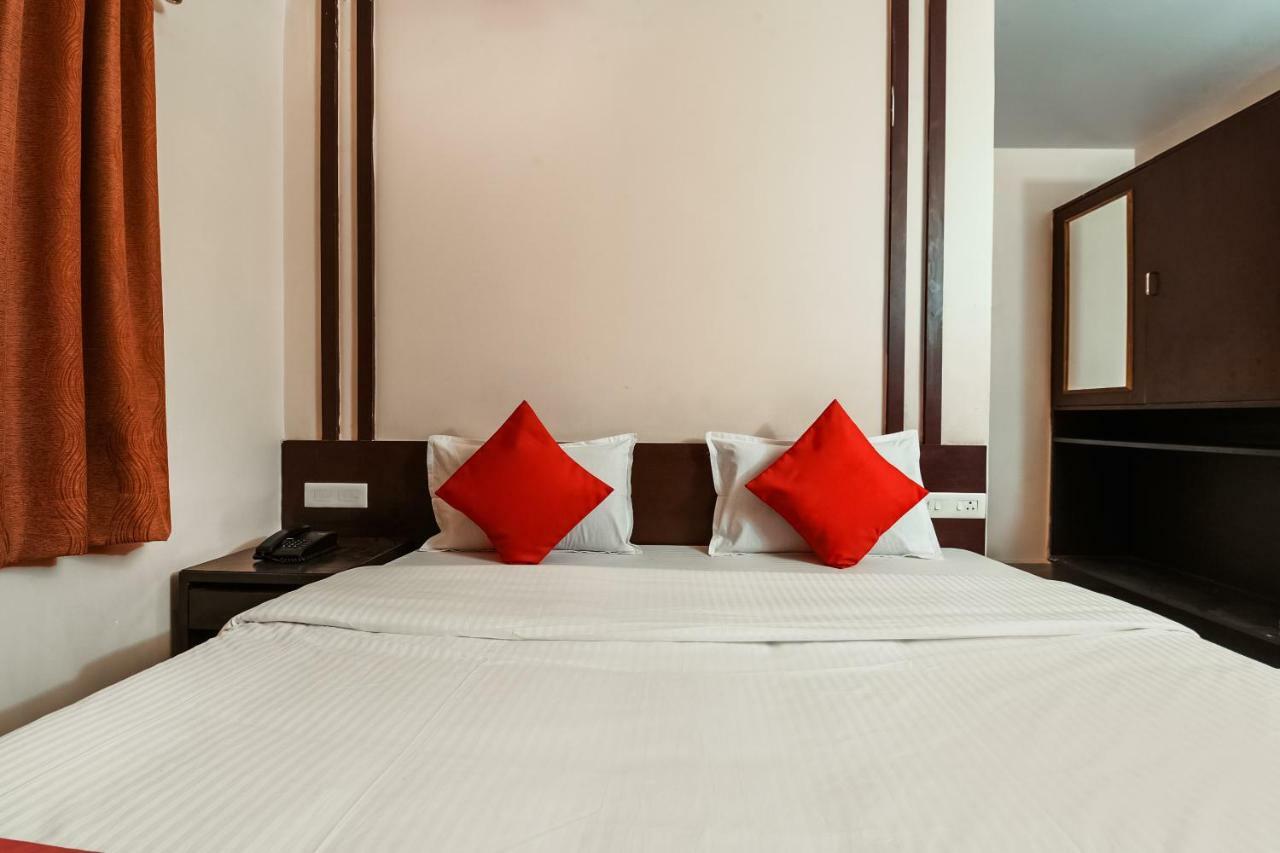 Oyo 28856 Manjeera Inn Visakhapatnam Esterno foto