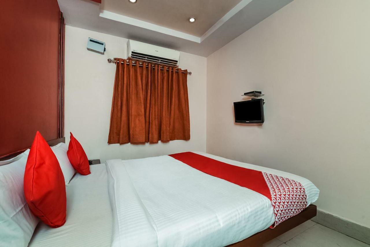 Oyo 28856 Manjeera Inn Visakhapatnam Esterno foto