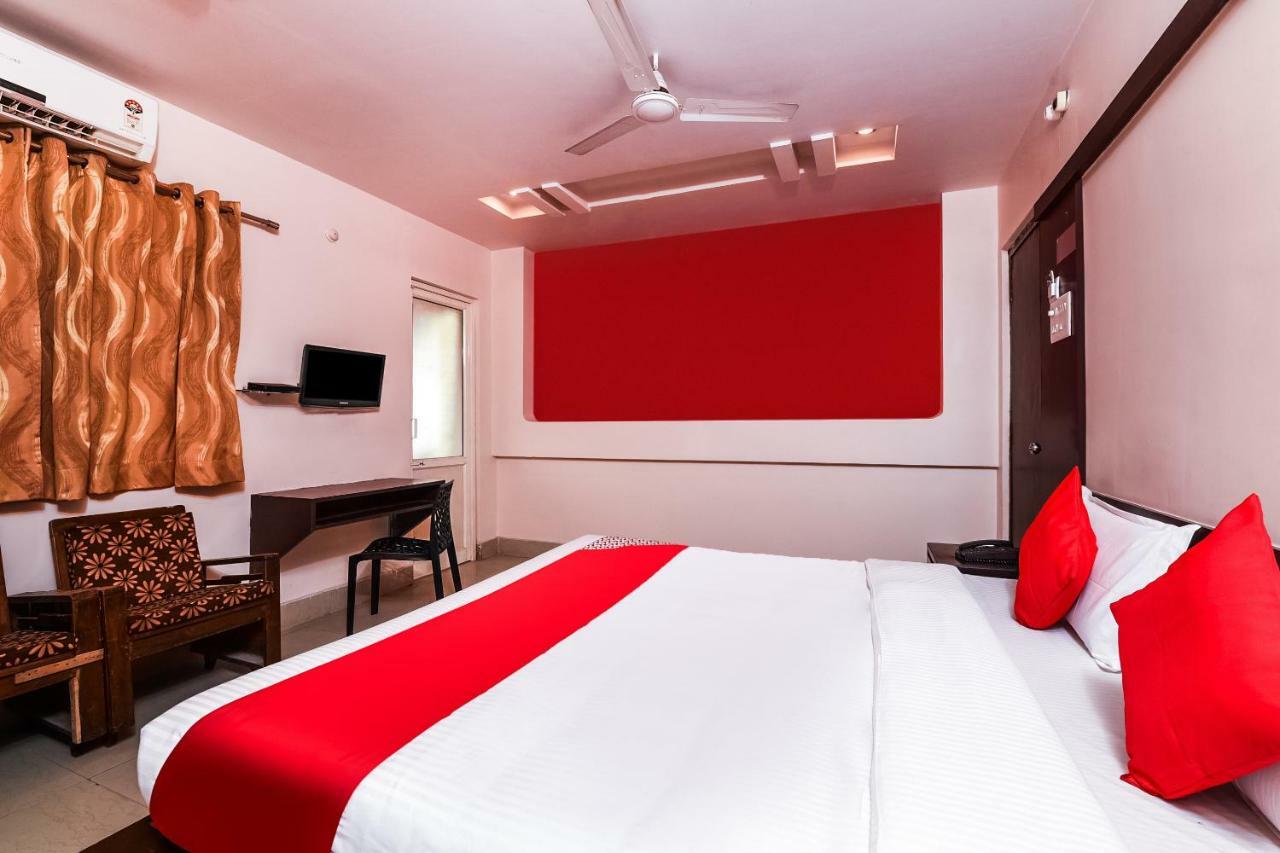 Oyo 28856 Manjeera Inn Visakhapatnam Esterno foto