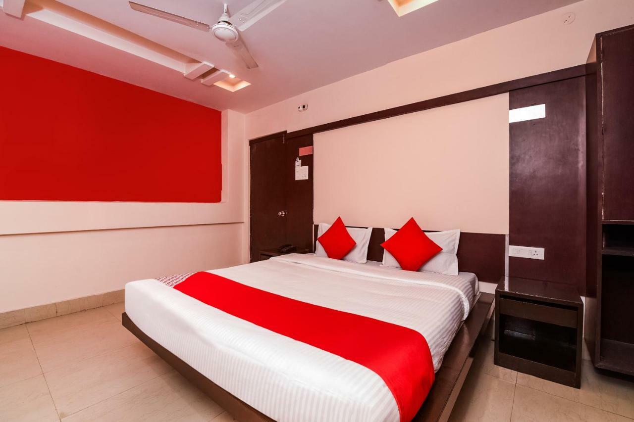Oyo 28856 Manjeera Inn Visakhapatnam Esterno foto