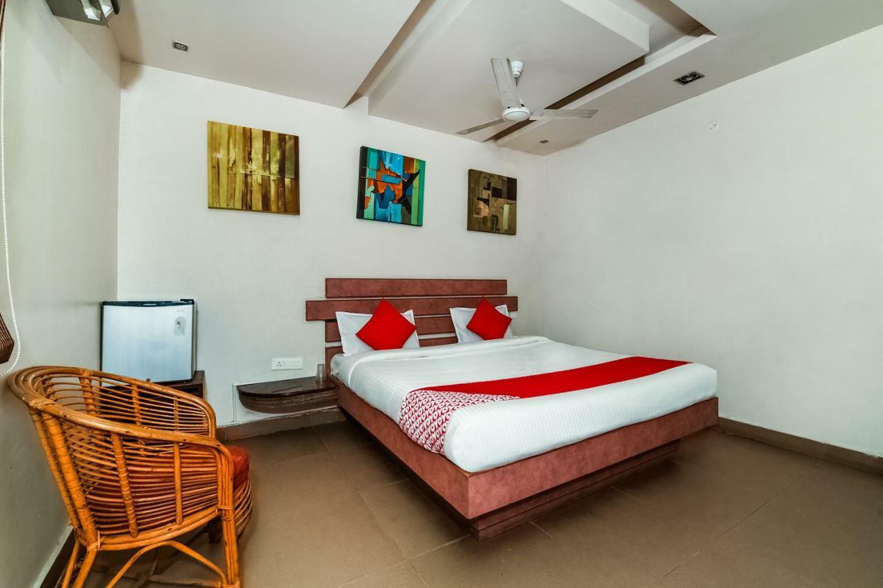 Oyo 28856 Manjeera Inn Visakhapatnam Esterno foto