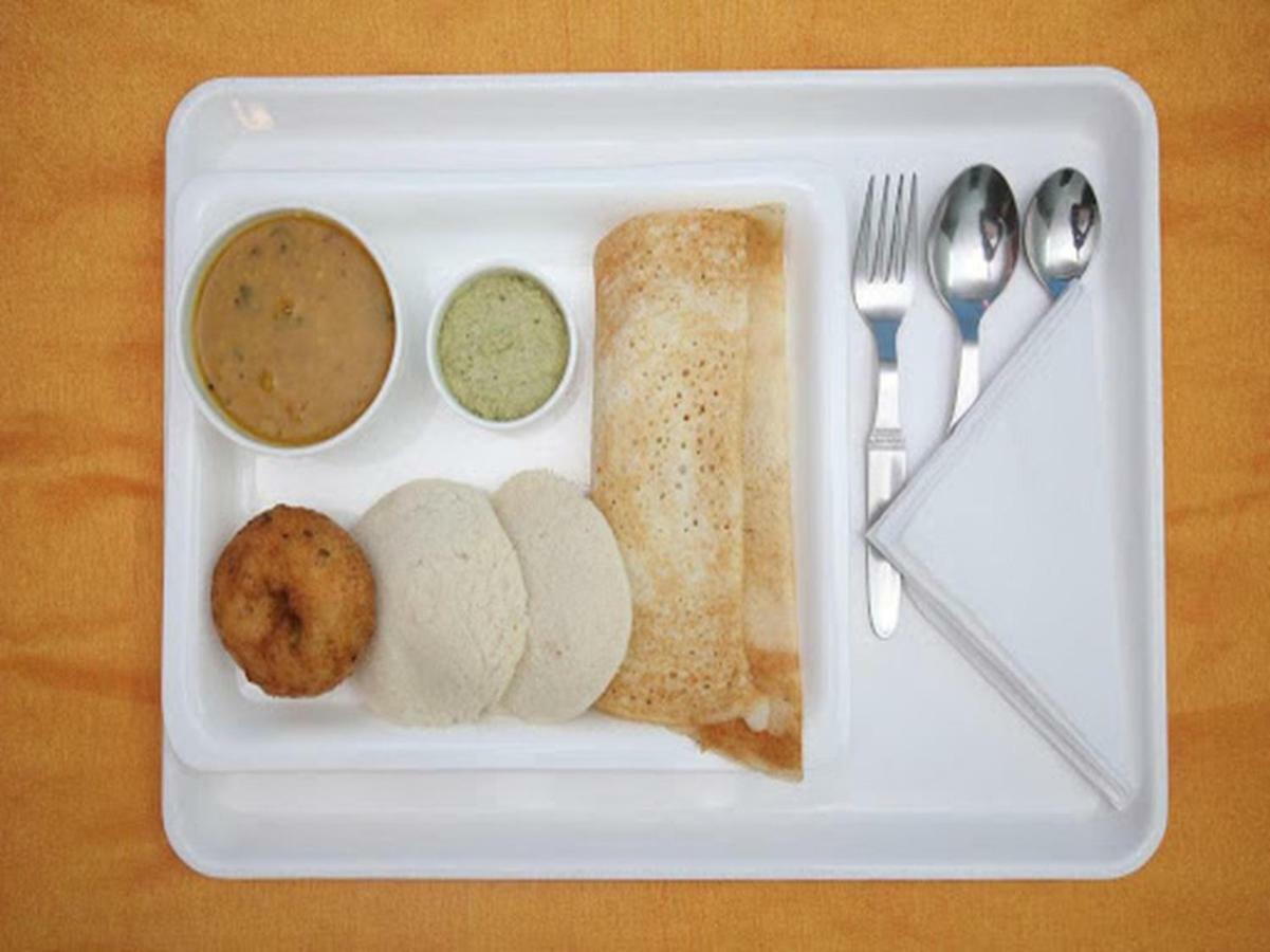 Oyo 28856 Manjeera Inn Visakhapatnam Esterno foto