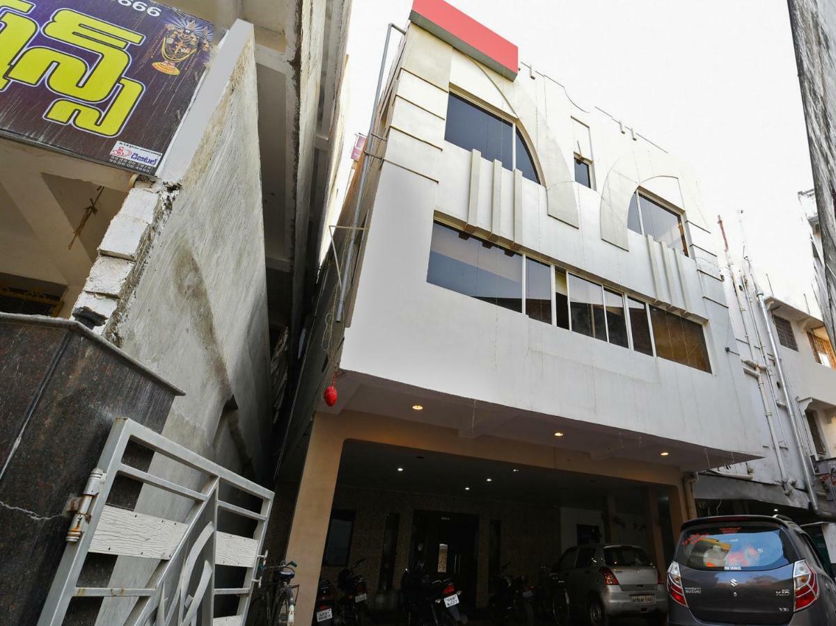 Oyo 28856 Manjeera Inn Visakhapatnam Esterno foto